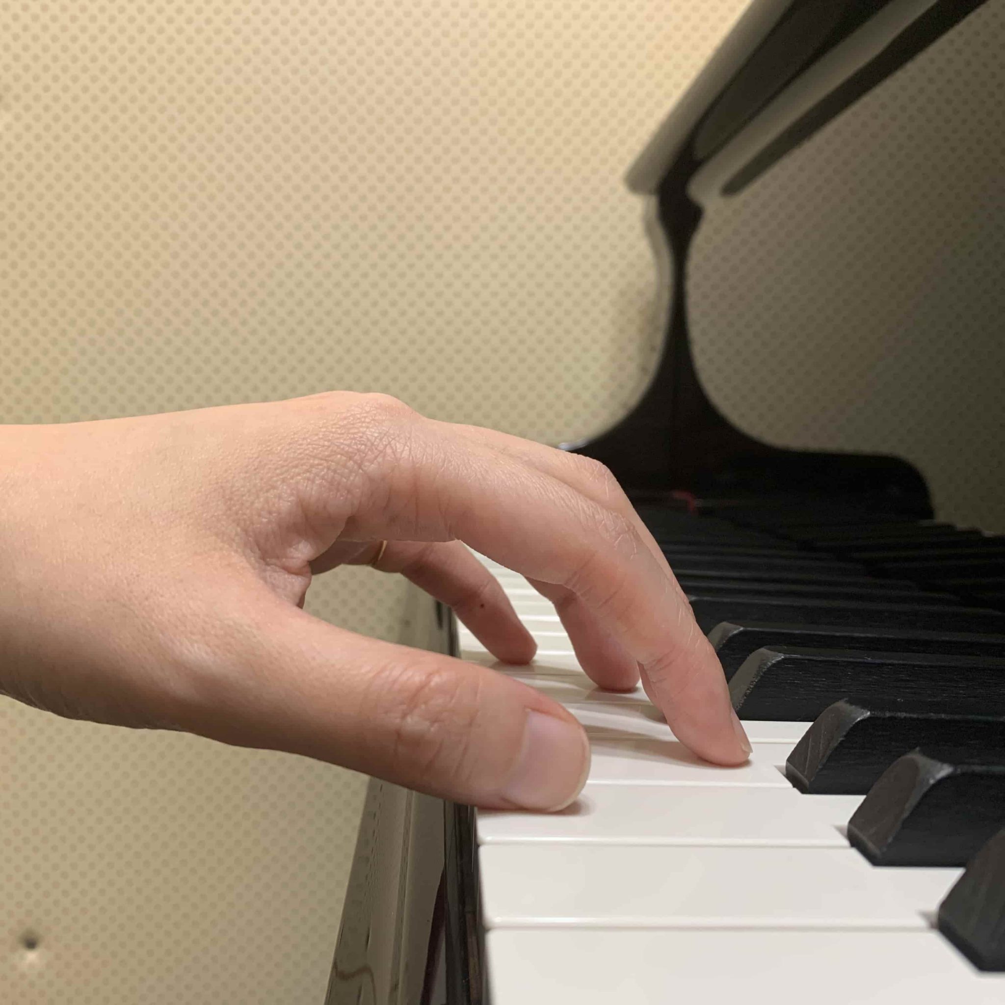 ピアノ 指 の 形